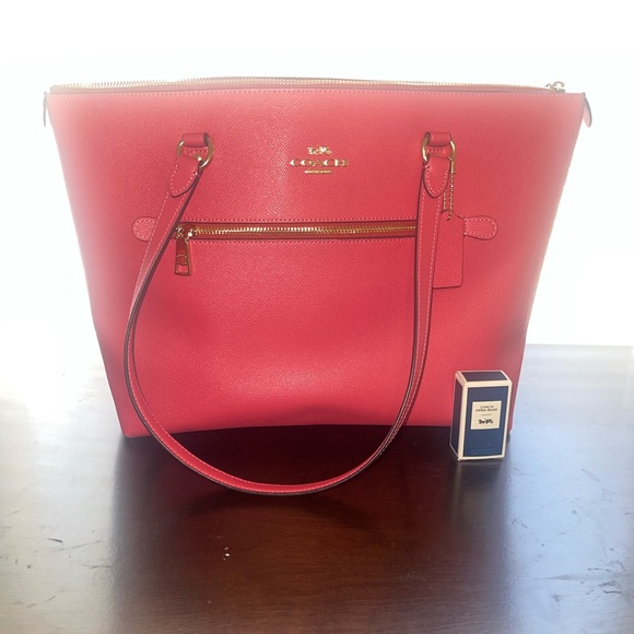 Coach Handbags - NWOT Coach Gallery Tote